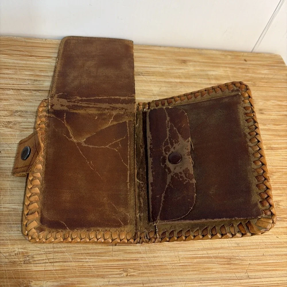 Vtg 1960s - 1970s Hand Tooled Leather Bifold Wallet Western Floral w/ Coin Pouch - Picture 4 of 9